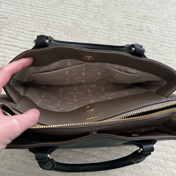 DKNY Chris medium satchel - Picture 10 of 12